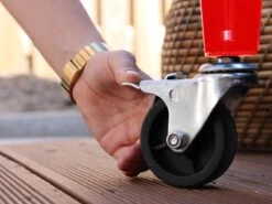 AXI Retro Cooler Rood - Koeler Met Wielen - 76L Inhoud - Koelbox Met Aftapkraan 22 AXI Retro Cooler Rood - Koeler Met Wielen - 76L Inhoud - Koelbox Met Aftapkraan -Outdoor Camping Winkel 1200x900