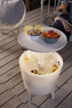 Keter Coolbar Partytafel – Lichtgevend - 49,5x49,5x57cm - Wit 14 Keter Coolbar Partytafel – Lichtgevend - 49,5x49,5x57cm - Wit -Outdoor Camping Winkel 800x1200 11